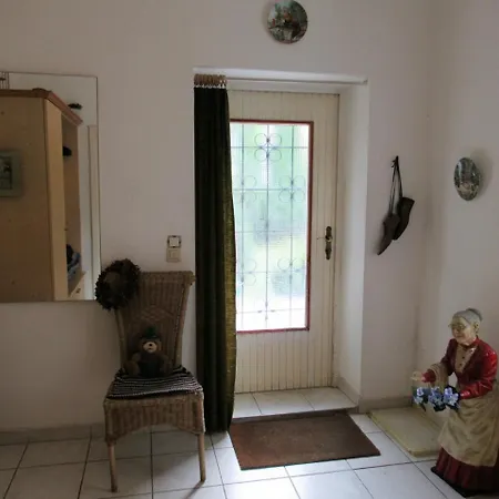 Zur Zufriedenheit Villa *